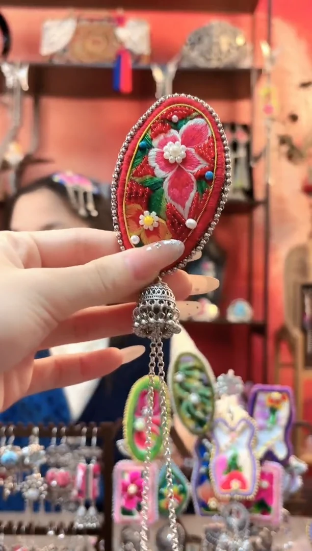 织绣云织谣民族风精美饰品 61