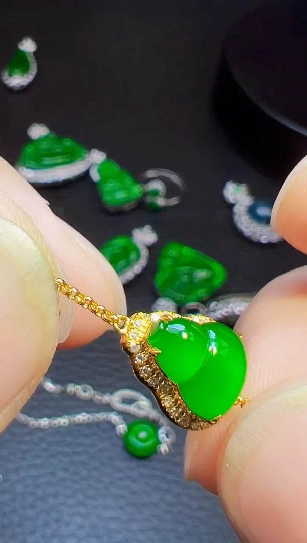 18K金镶嵌手链翡翠瓜*?翡翠