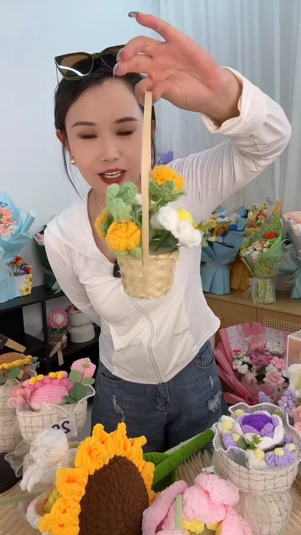 精致手工成品花束非遗毛线花送人见面礼