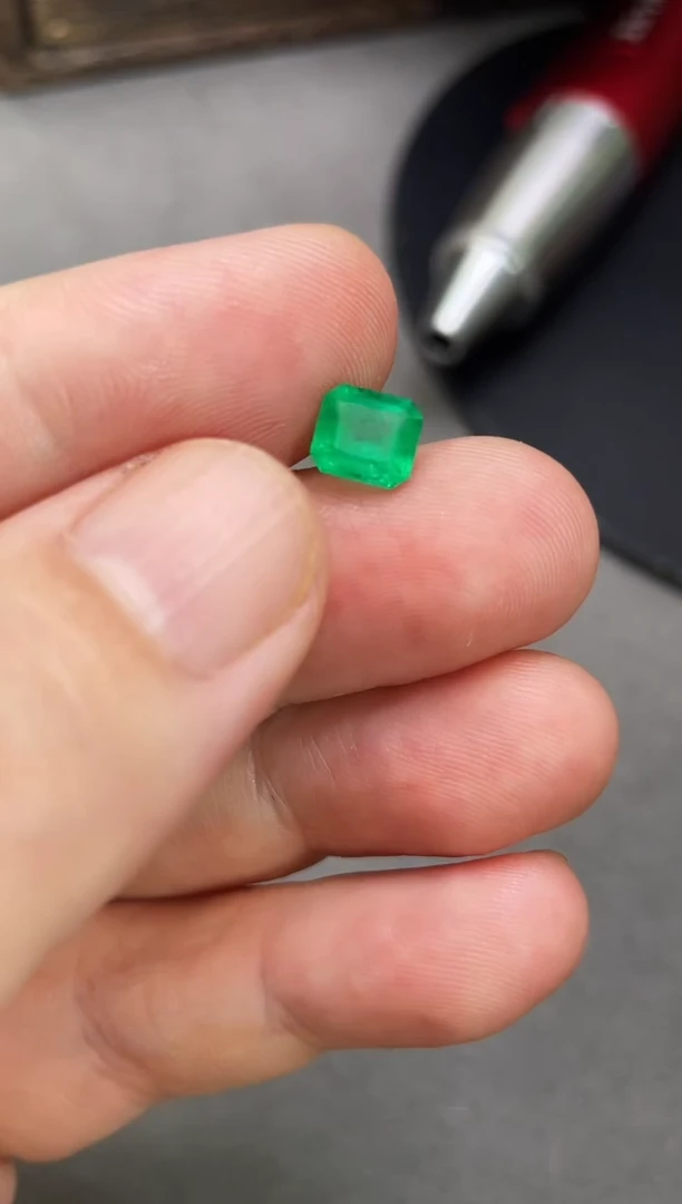 裸石祖母绿1.37克拉哥伦比亚祖母绿