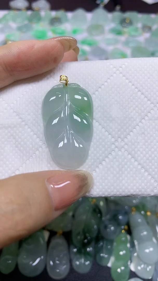 颈饰18K金镶嵌翡翠天然翡翠A货