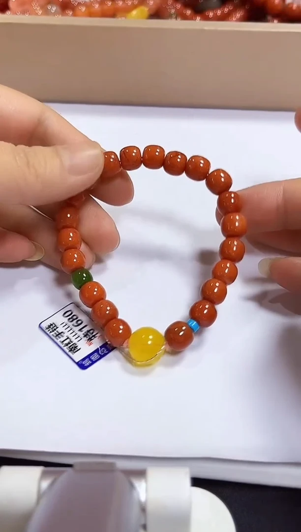 颈饰未镶嵌南红玛瑙手链