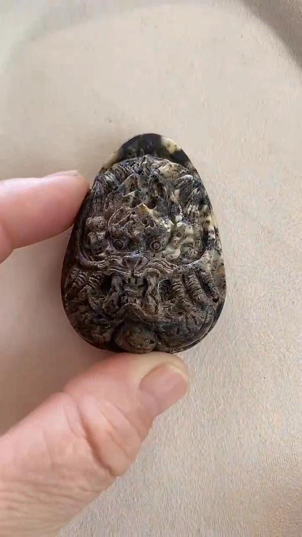 琥珀颈饰未镶嵌吊坠