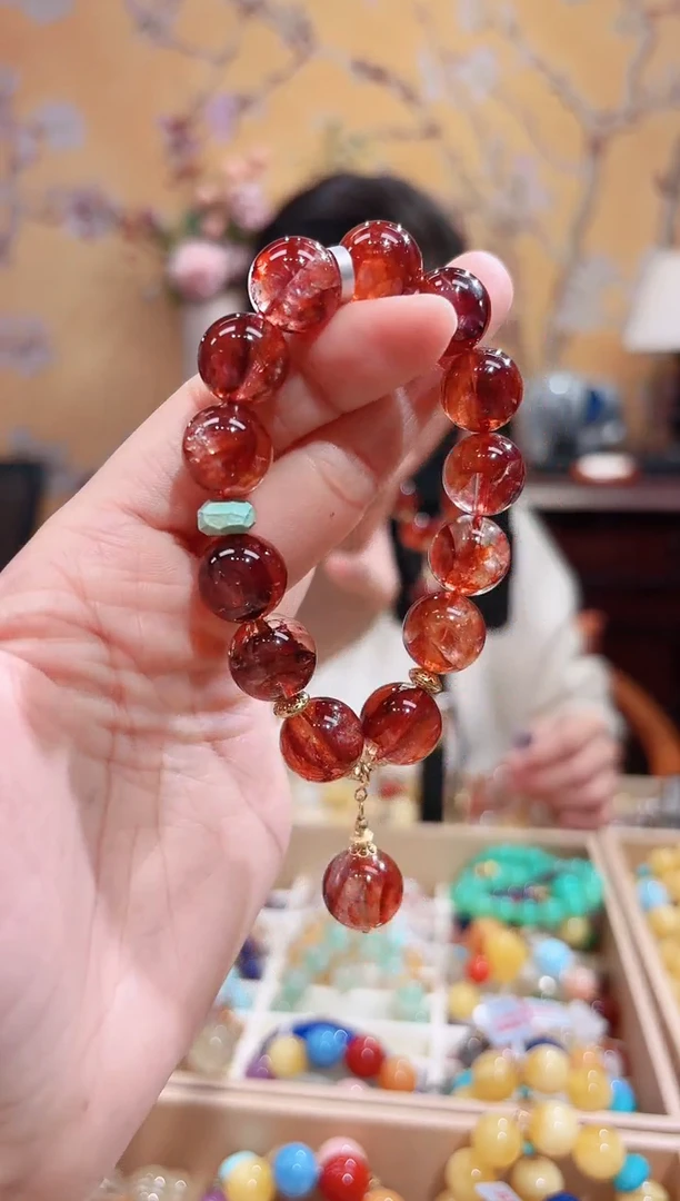 18K金镶嵌手串水晶天然红胶花设计款