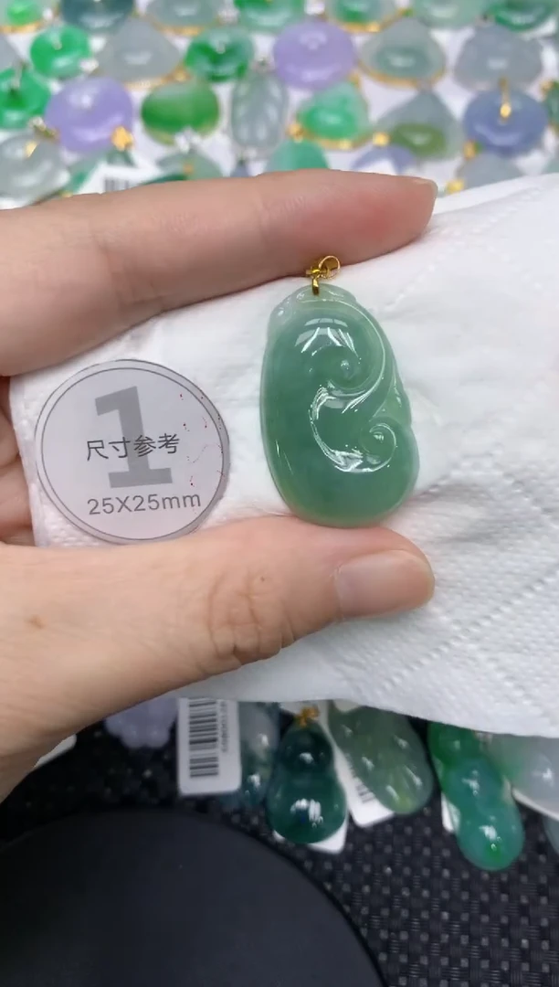 颈饰18K金镶嵌翡翠111111111