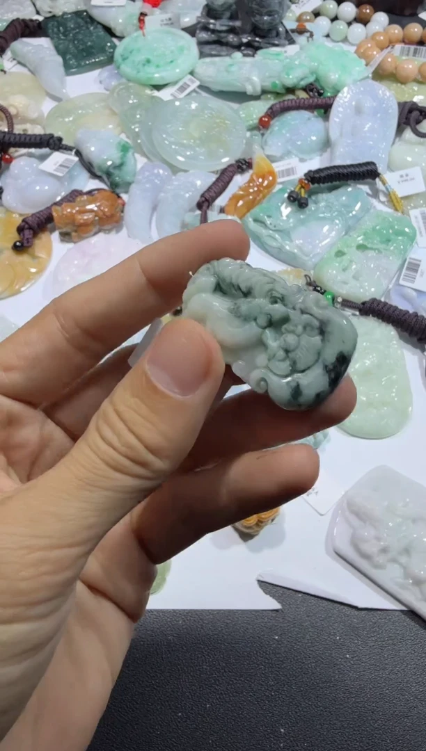 【闪购商品】翡翠颈饰未镶嵌00009434