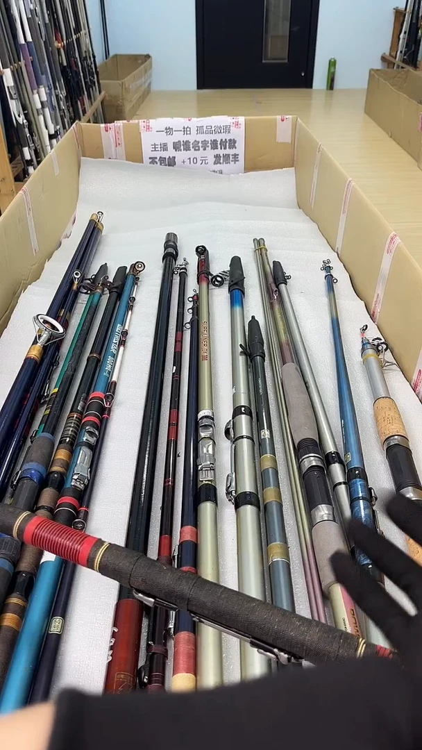 閑***，孤品微瑕，以直播间介绍为准，加10元发顺丰。