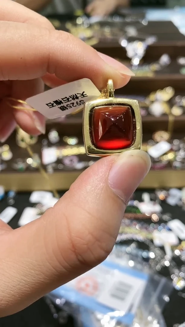 【闪购商品】石榴石颈饰银S925镶嵌吊坠