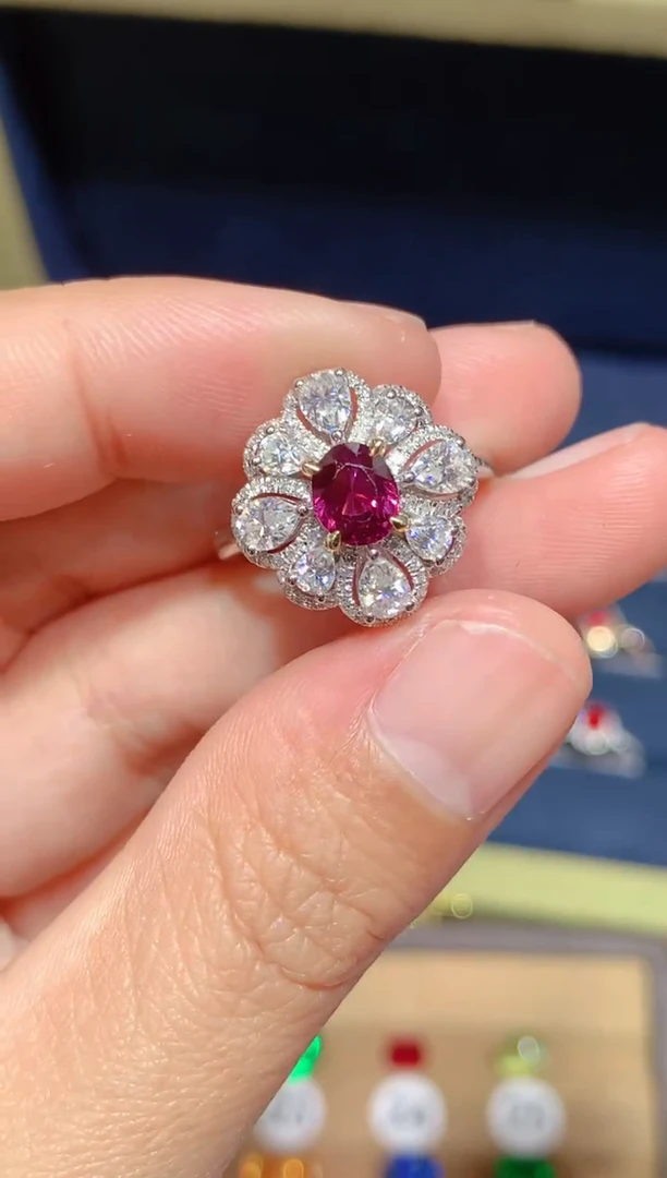 【闪购商品】蓝宝石戒指18K金镶嵌1.01CT