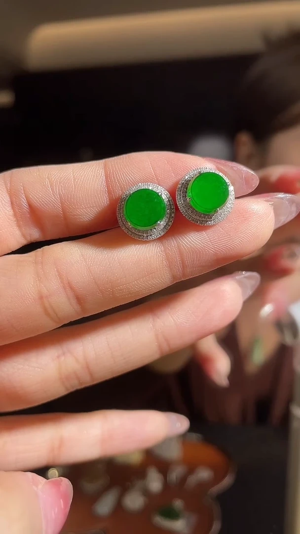 18K金镶嵌翡翠耳钉天然缅甸翡翠A货