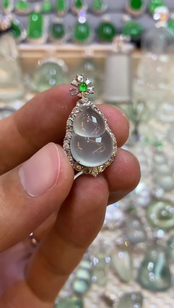 吊坠(不含链)18K金镶嵌翡翠葫芦