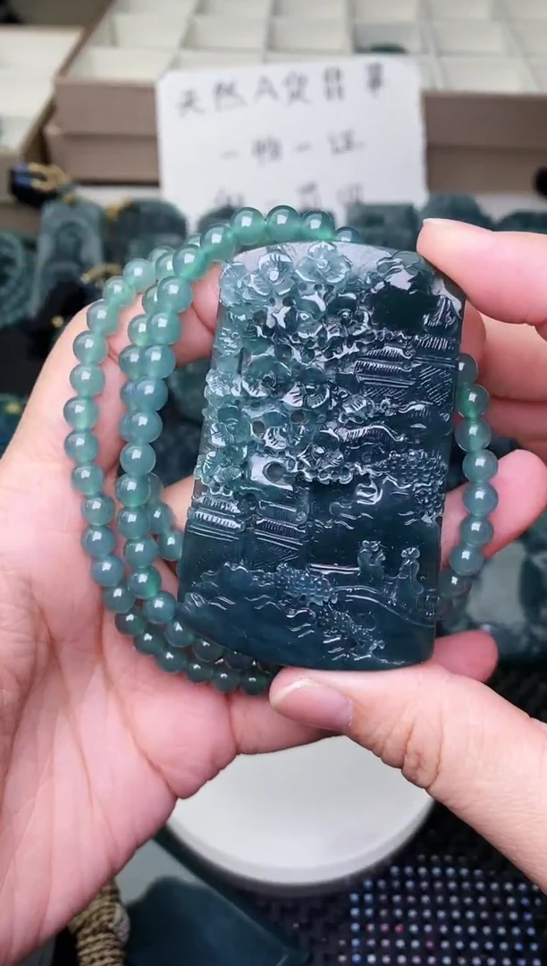 颈饰未镶嵌翡翠