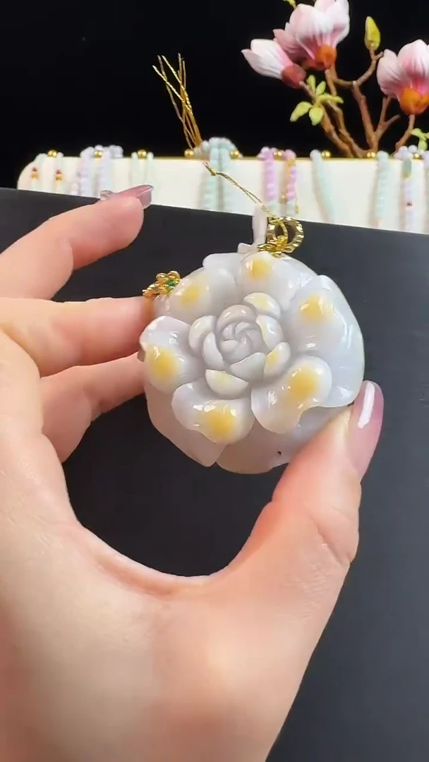 颈饰未镶嵌翡翠花牌