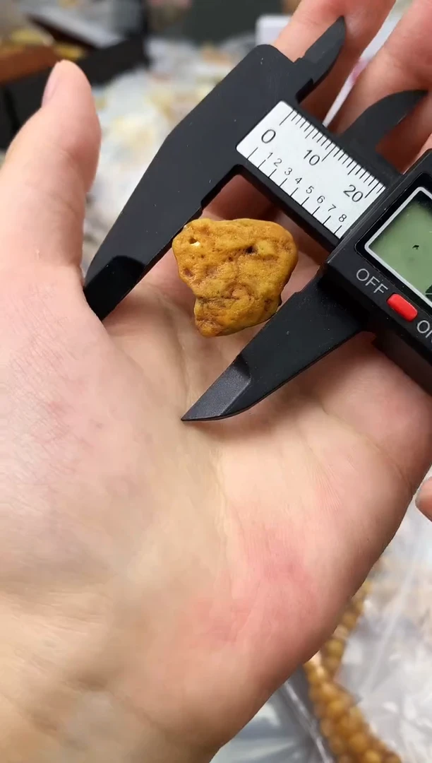 未镶嵌琥珀珠宝奇石56