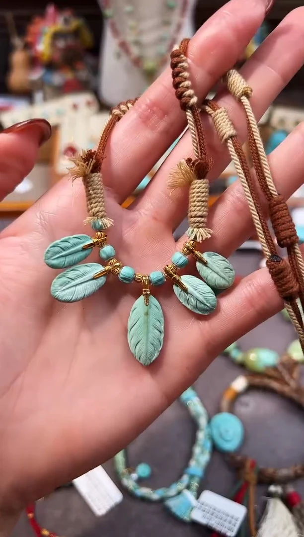 18K金镶嵌绿松石颈饰羽毛项链