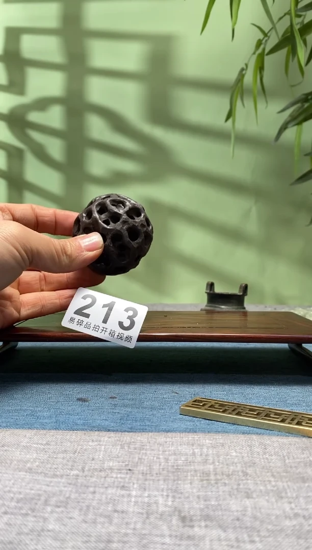 【闪购商品】树脂制品底座 石头是青州玲珑石213号