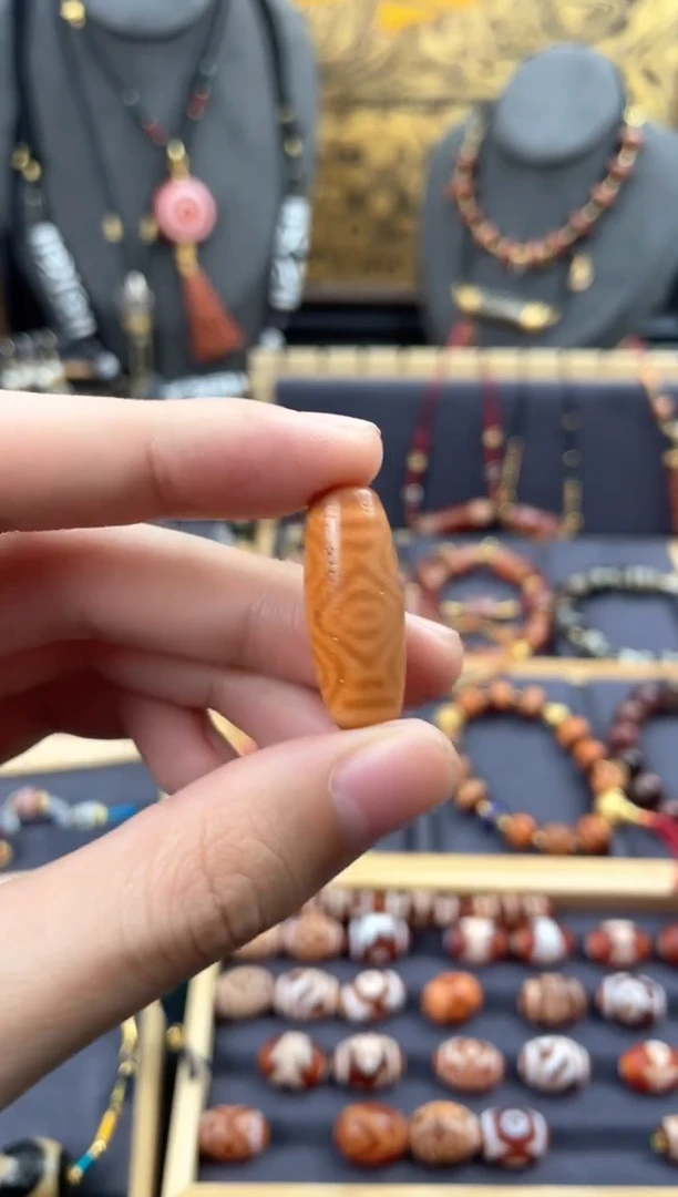 【闪购商品】玛瑙/玉髓颈饰未镶嵌金蟾龙六单珠