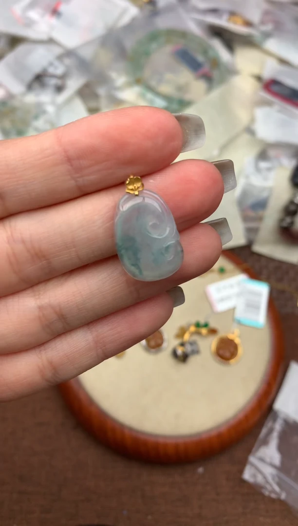 18K金镶嵌挂件翡翠—