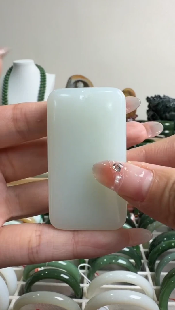 颈饰未镶嵌和田玉挂件