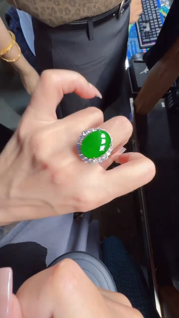 未镶嵌定制翡翠翡翠A货有轻微色差属于正常现象，戒指多样性发货1