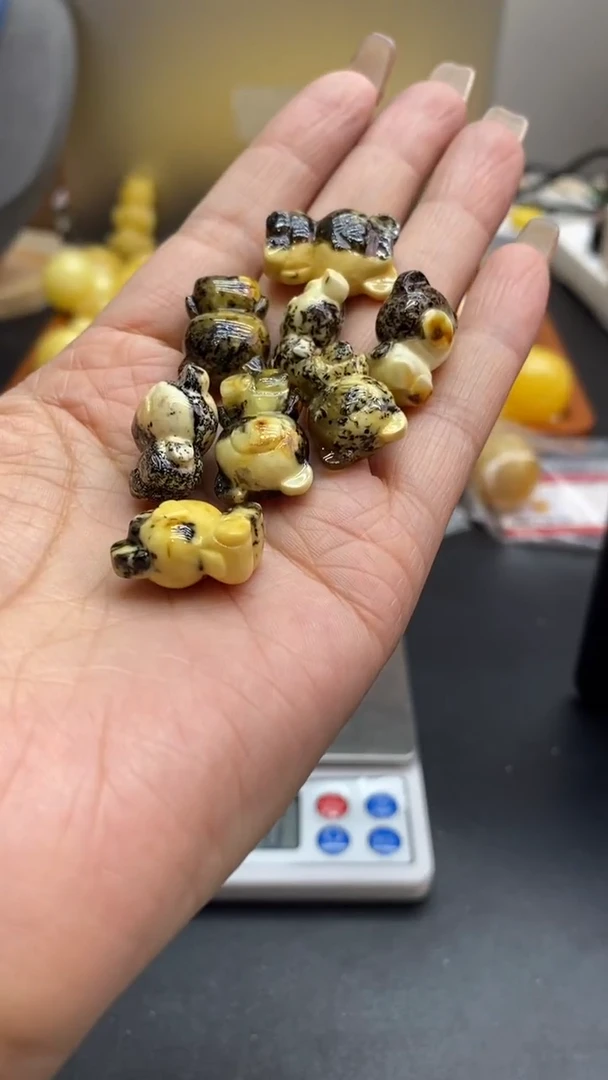 琥珀未镶嵌珠宝奇石董****H949/10发8