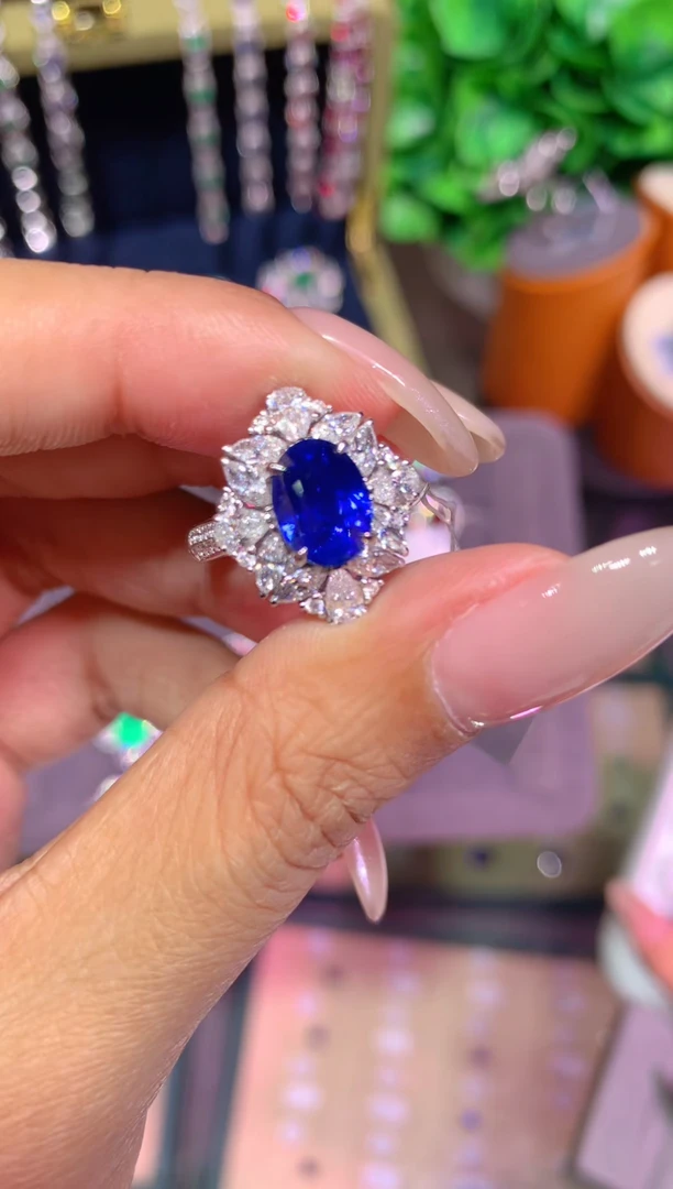 戒指蓝宝石18K金镶嵌3.1ct