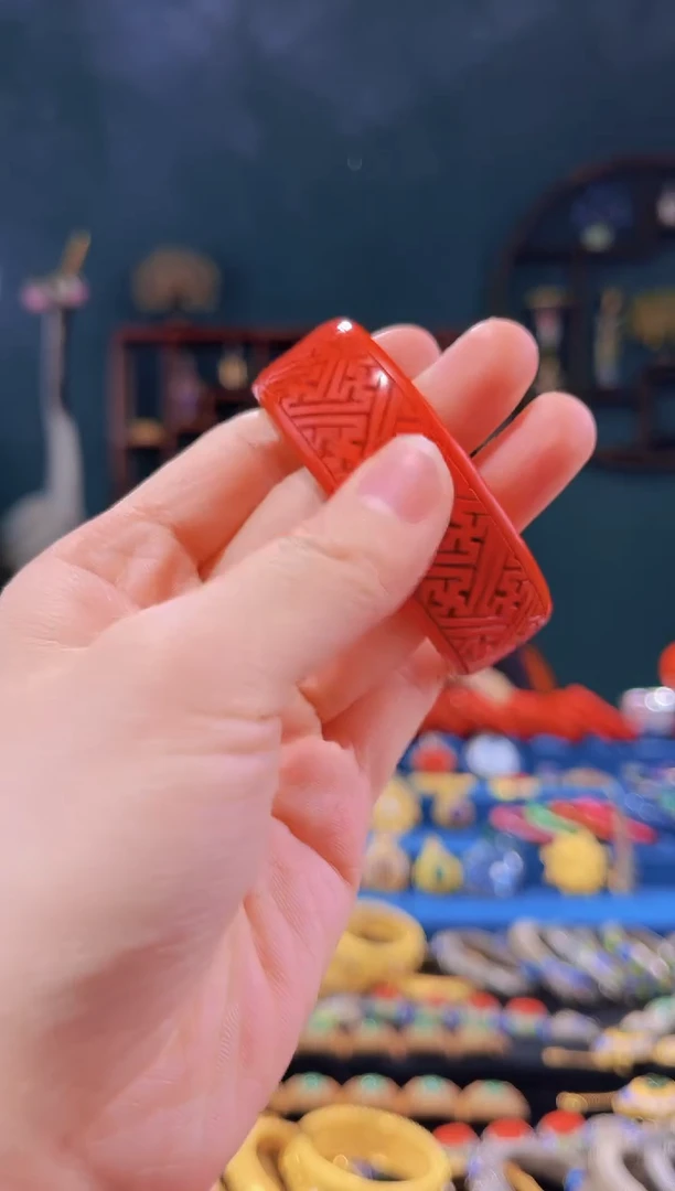 【闪购商品】雕漆手镯万字纹小圈口