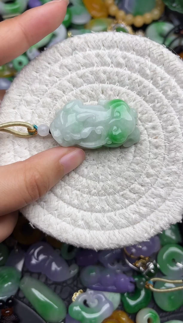 颈饰未镶嵌翡翠缅甸翡翠吊坠