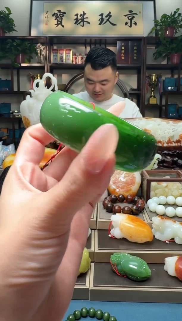 和田玉手镯未镶嵌开**瑰by