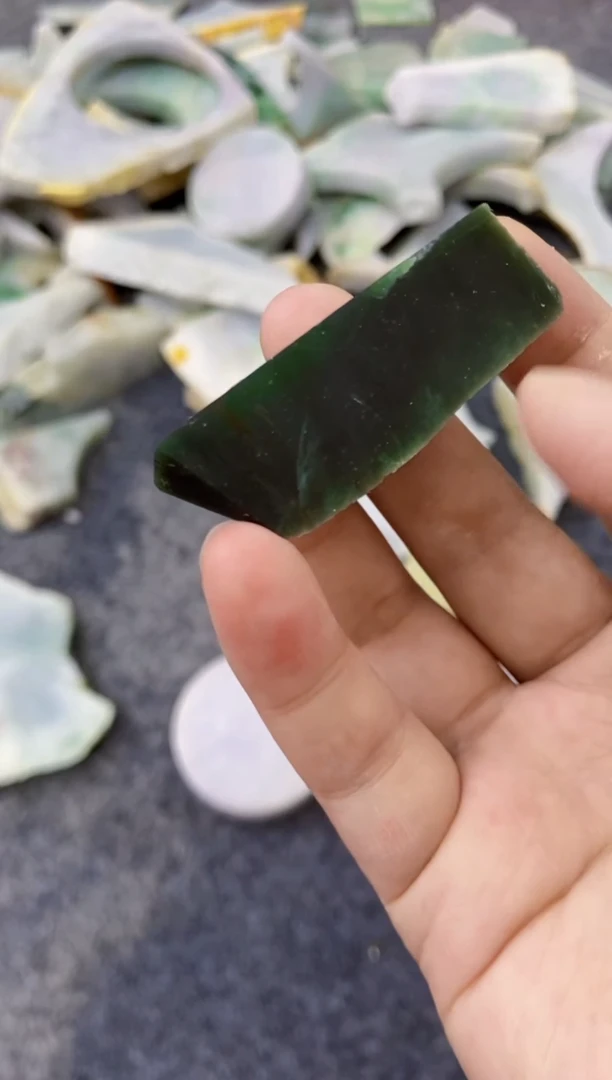 翡翠未镶嵌颈饰055天然翡翠