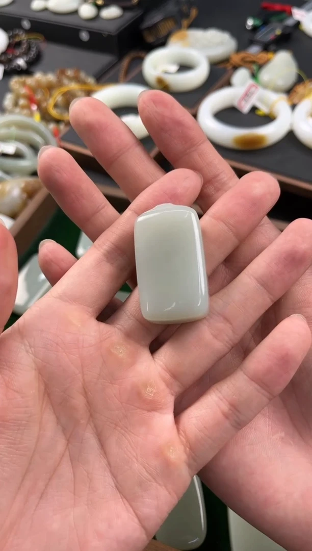 手串未镶嵌和田玉且末青白无事牌微色差