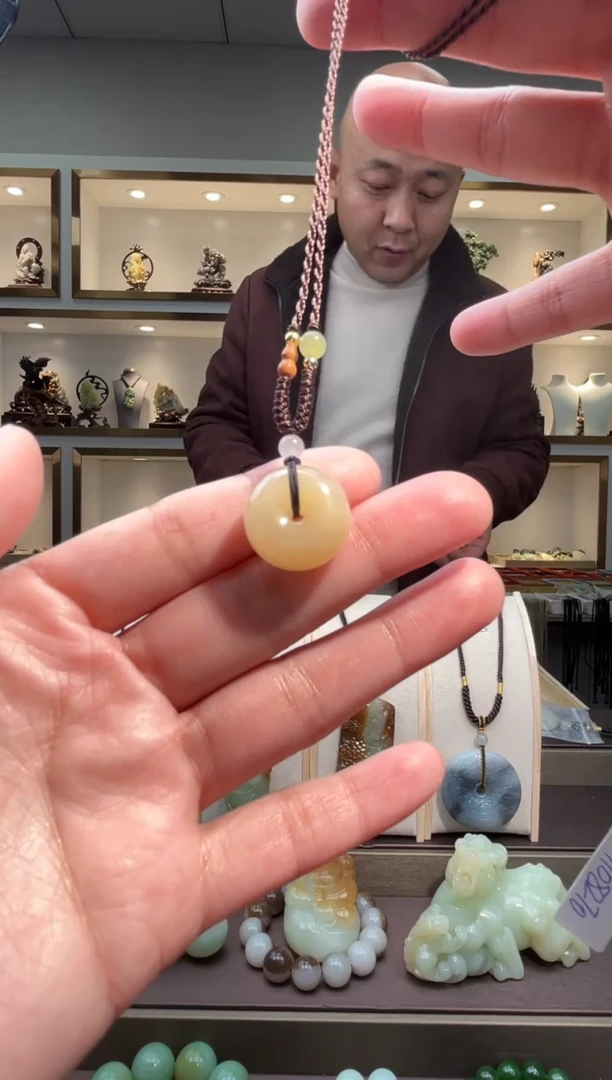 颈饰未镶嵌和田玉苏