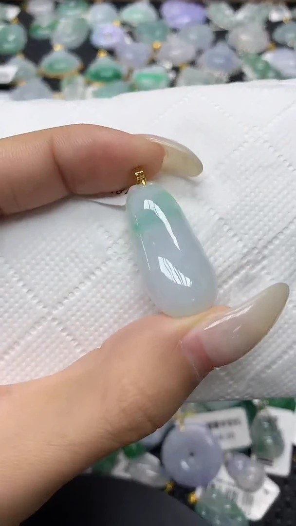 颈饰18K金镶嵌翡翠11111111111