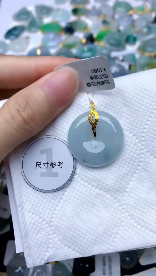 颈饰18K金镶嵌翡翠天然A货翡翠