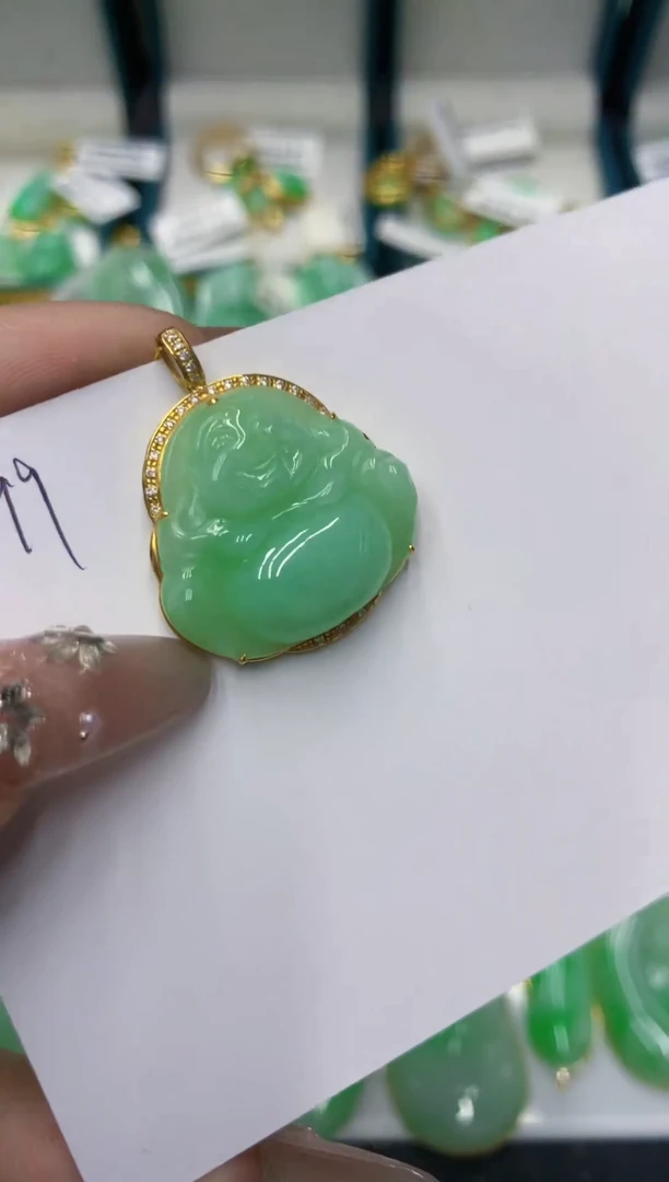 颈饰18K金镶嵌翡翠111111