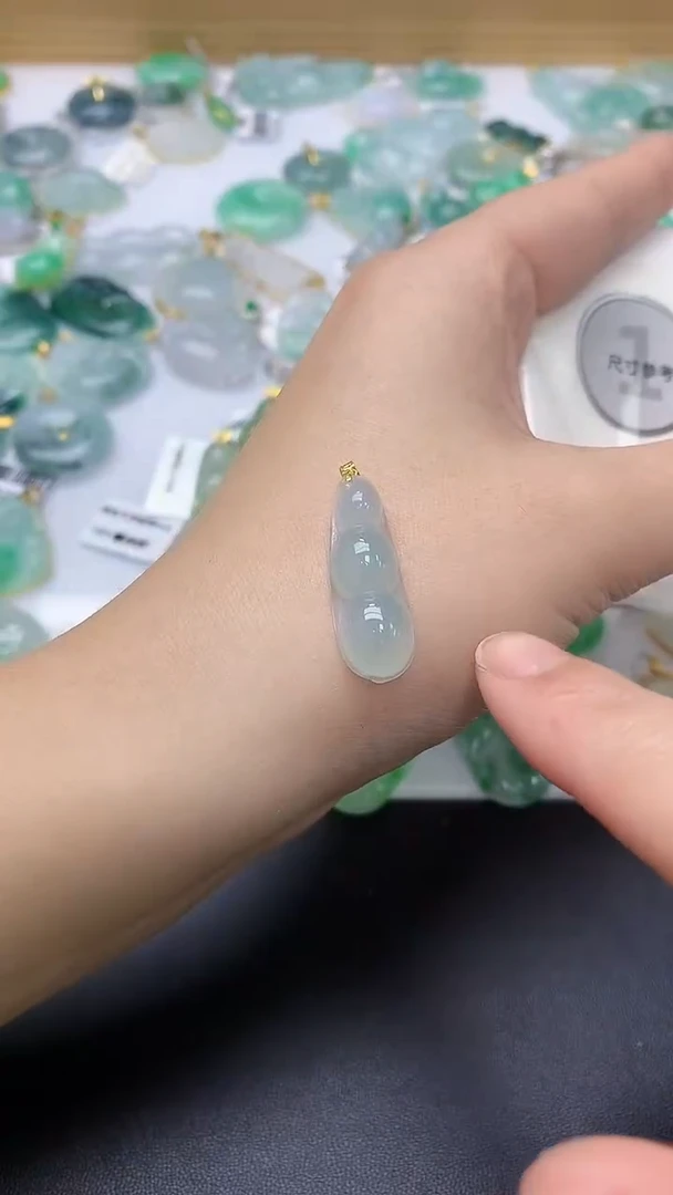 颈饰18K金镶嵌翡翠天然缅甸A货百元以上9元证书费自理