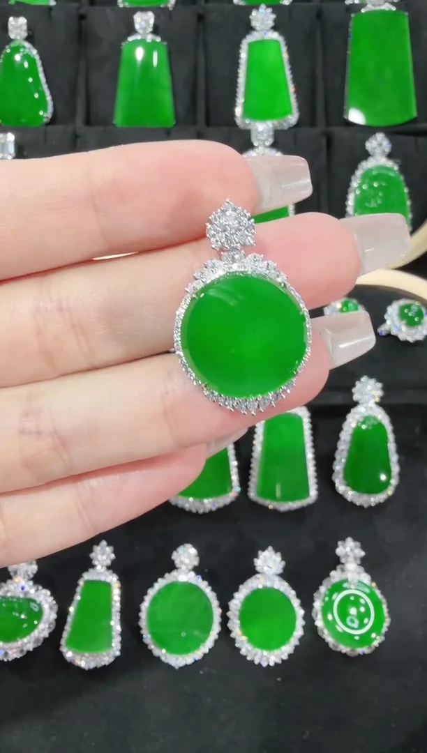 颈饰18K金镶嵌翡翠圆牌天然A货翡翠72h鉴赏期