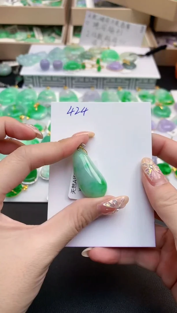 颈饰18K金镶嵌翡翠天然缅甸A货翡翠