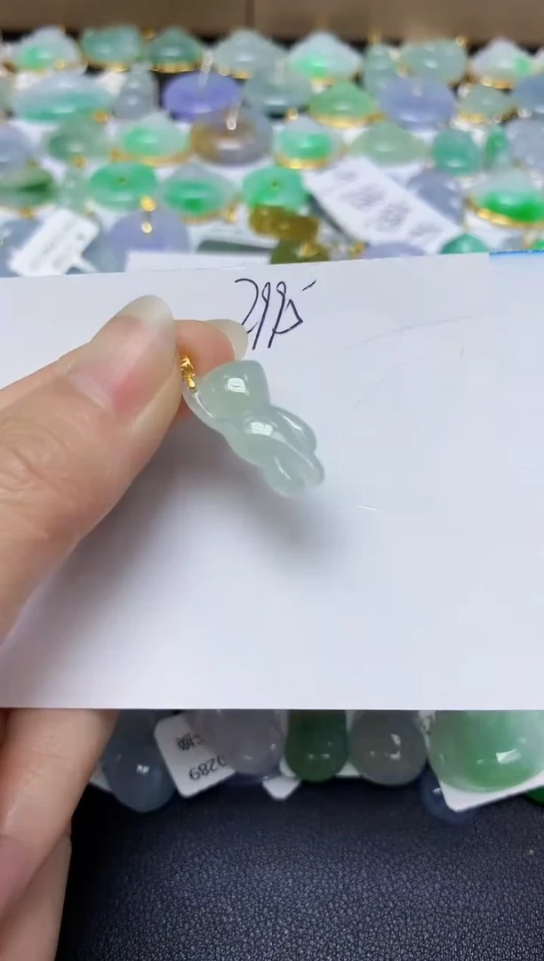 翡翠未镶嵌颈饰 天然翡翠A货