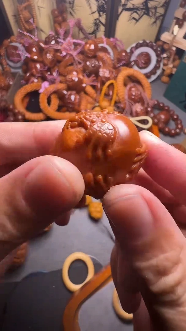 手串橄榄核金蝉一个