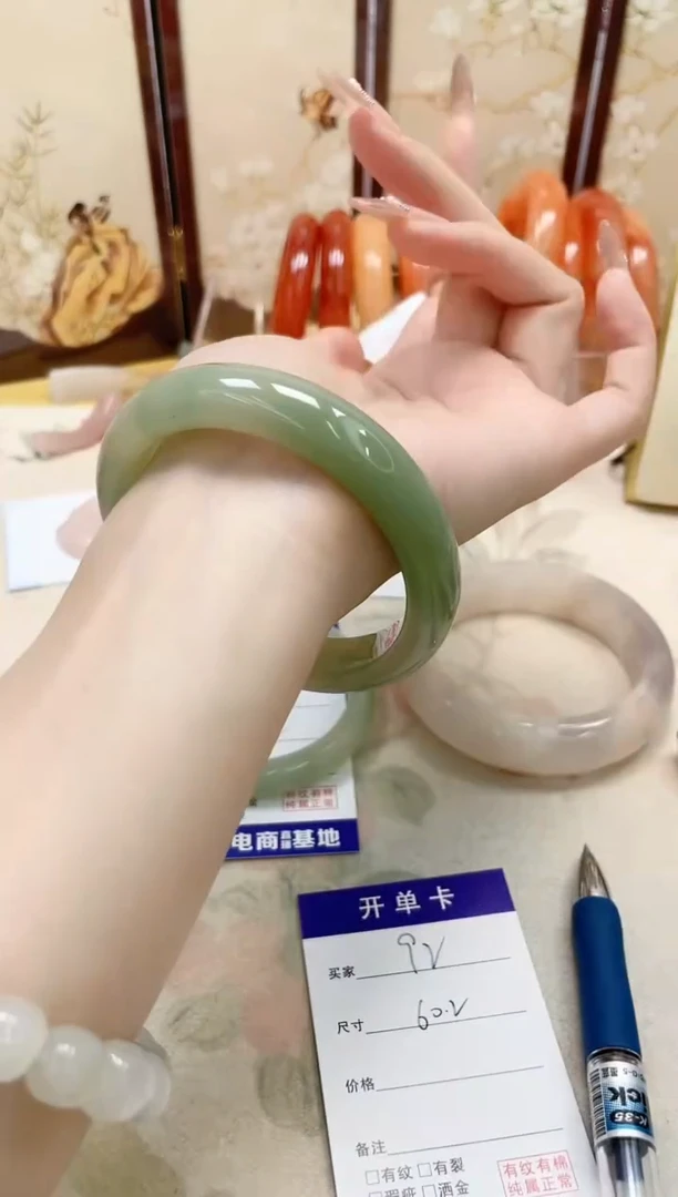 石英质玉手镯未镶嵌92/60.2