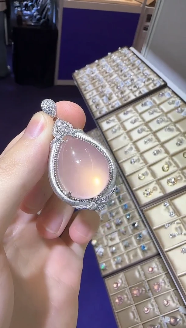 【闪购商品】芙蓉石颈饰银S925镶嵌16*24mm星光粉水晶