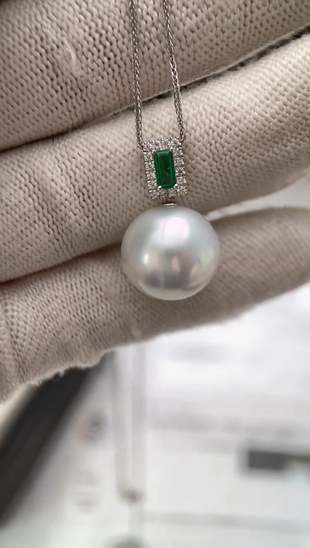 【闪购商品】海水珍珠项链18K金镶嵌澳白吊坠3A宝石炫彩