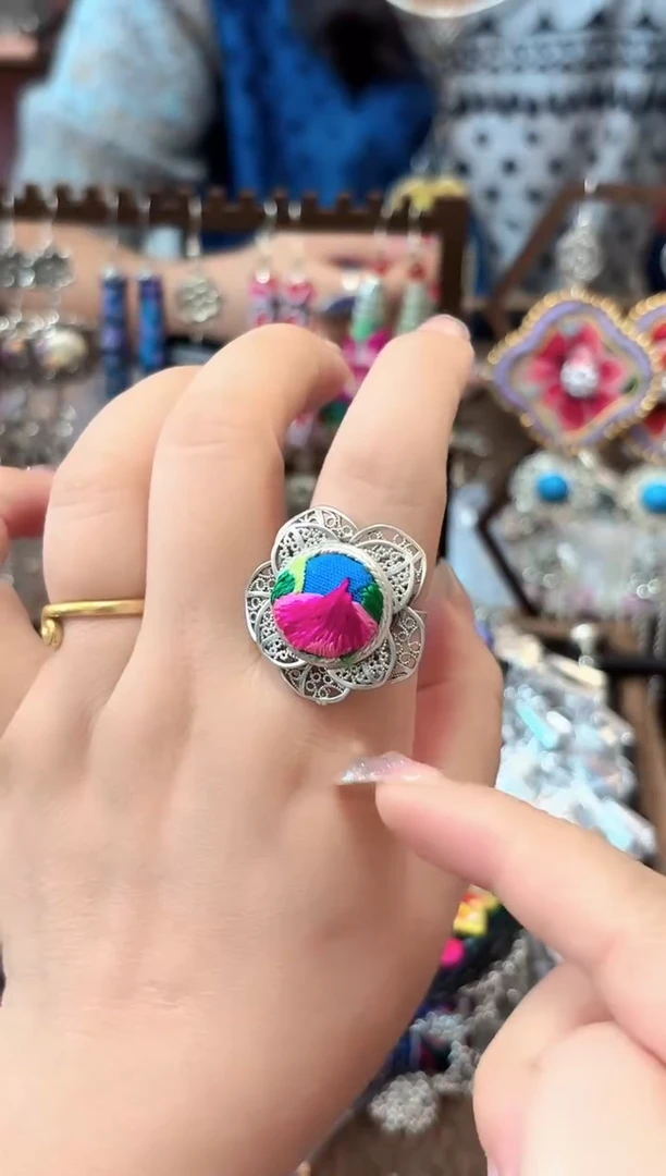 织绣云织谣民族风精美饰品   782