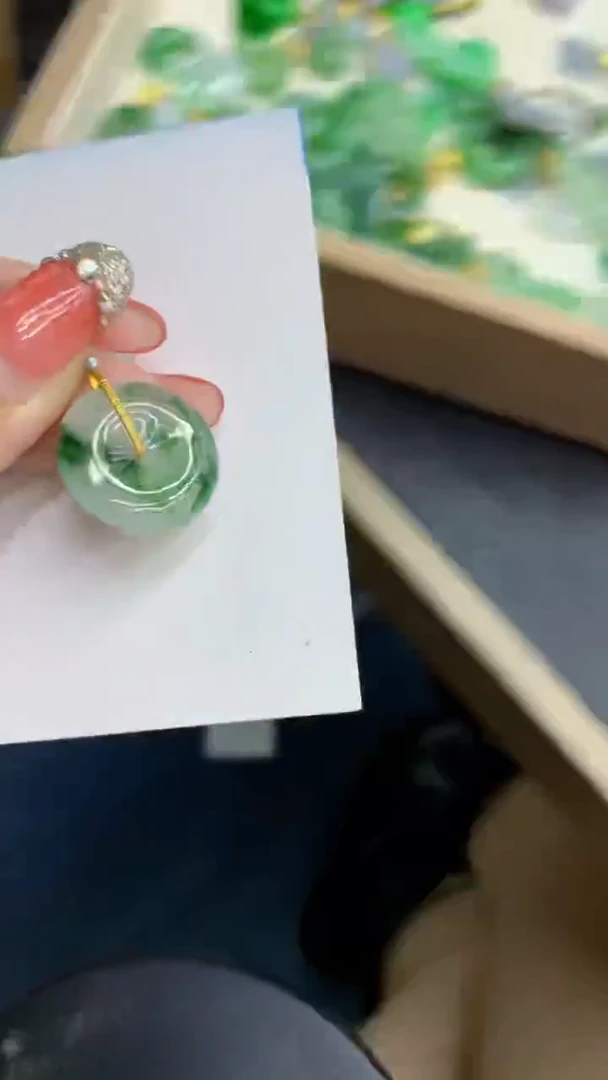 颈饰18K金镶嵌翡翠1