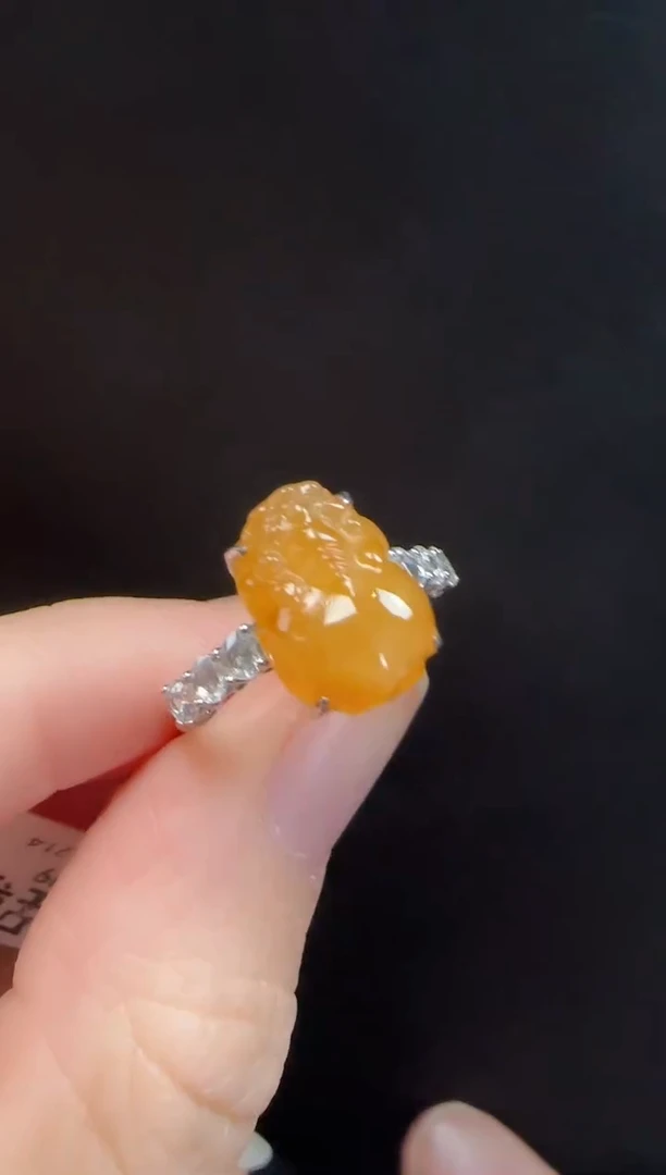 18K金镶嵌戒指翡翠646貔貅一枚