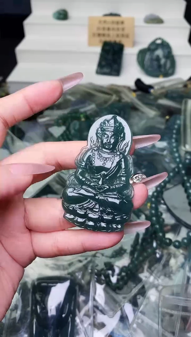 颈饰未镶嵌翡翠