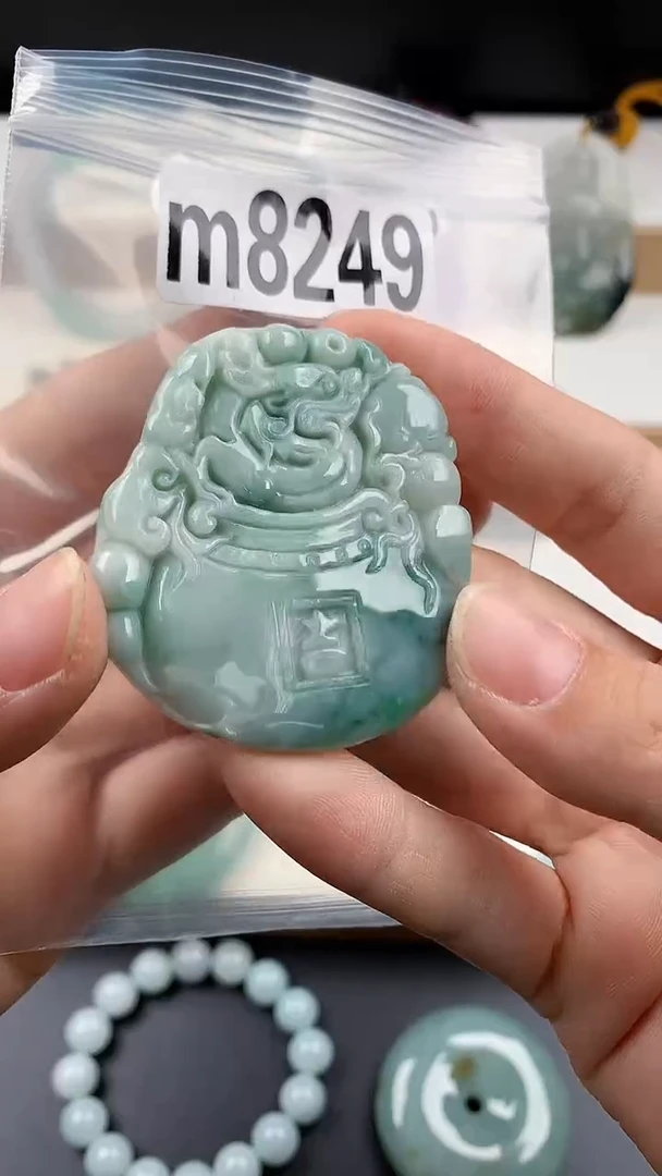 颈饰未镶嵌翡翠天然翡翠吊坠挂件