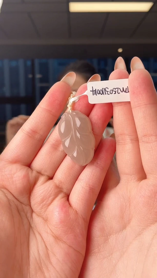 颈饰未镶嵌和田玉大叶子 藕粉