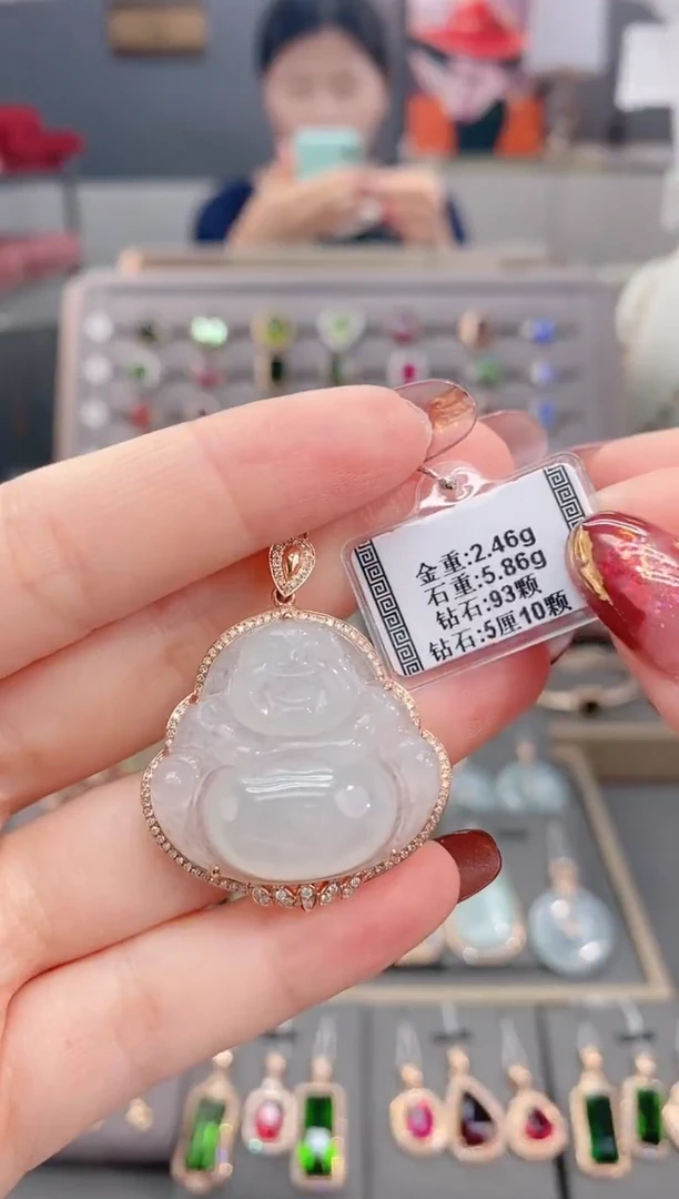 颈饰18K金镶嵌翡翠5.86